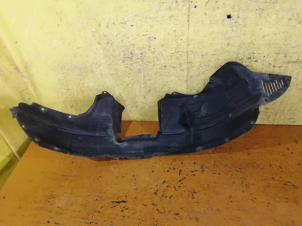 подкрылок Mazda Demio