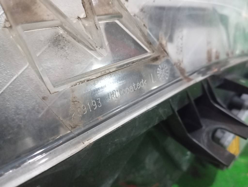фара Nissan Dualis