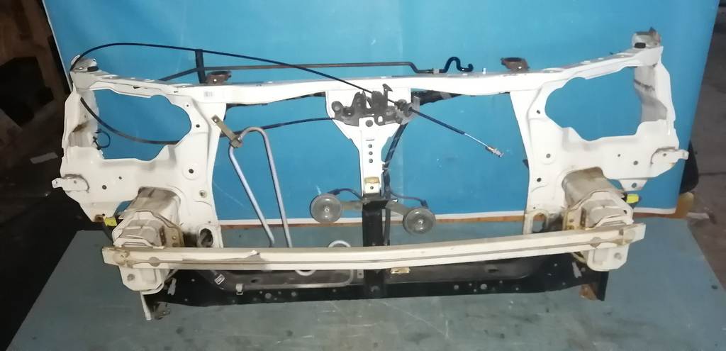 рамка радиатора Nissan Liberty