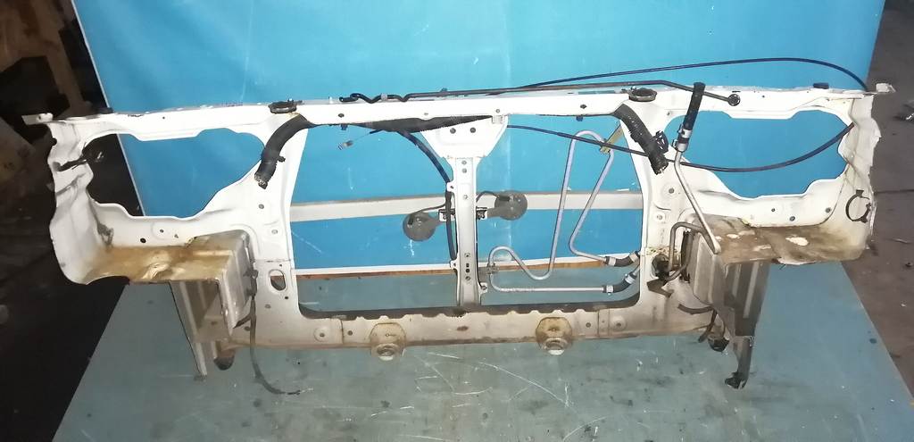 рамка радиатора Nissan Liberty