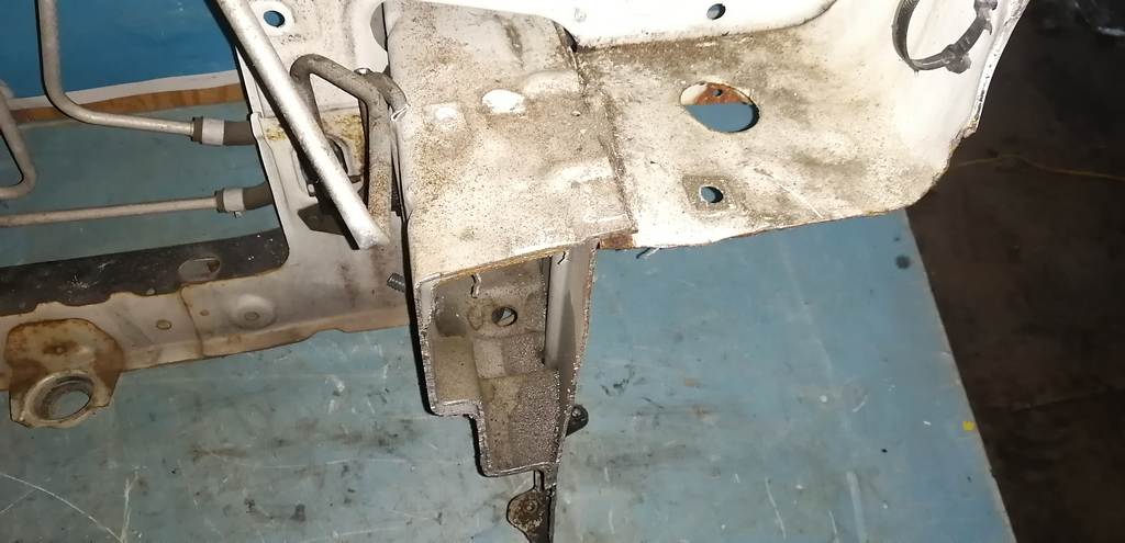 рамка радиатора Nissan Liberty