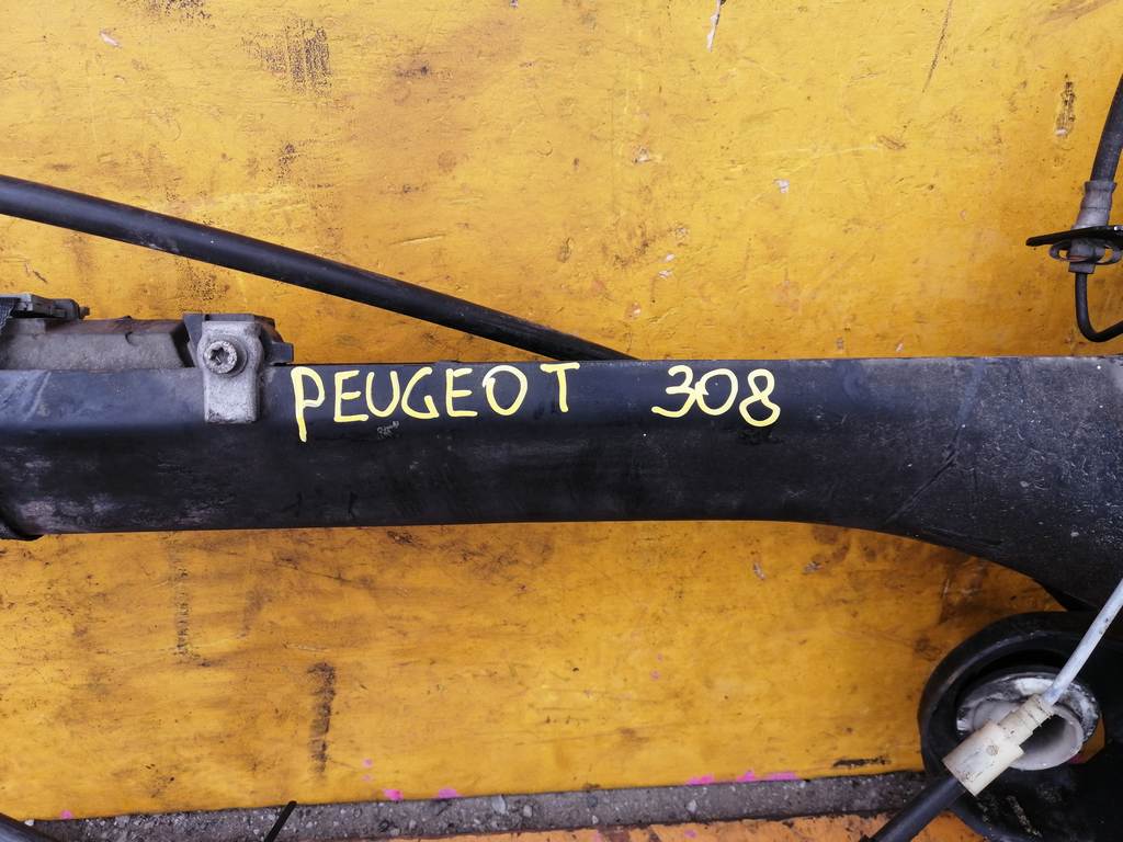 балка Peugeot 308