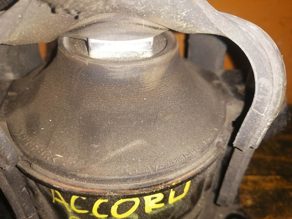 подушка двигателя Honda Accord