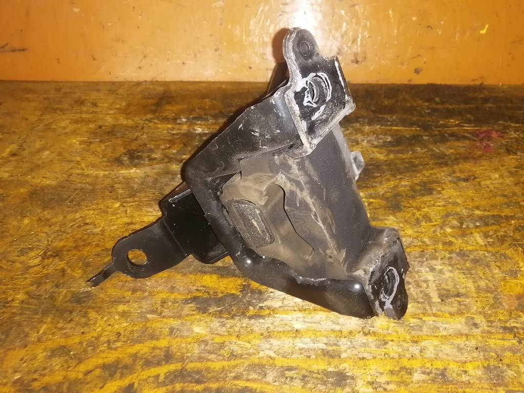 подушка двигателя Toyota Vitz