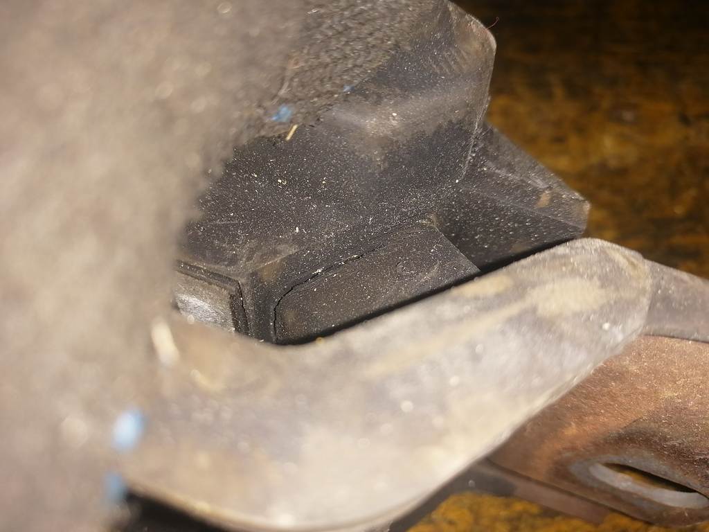 подушка двигателя Mazda Demio