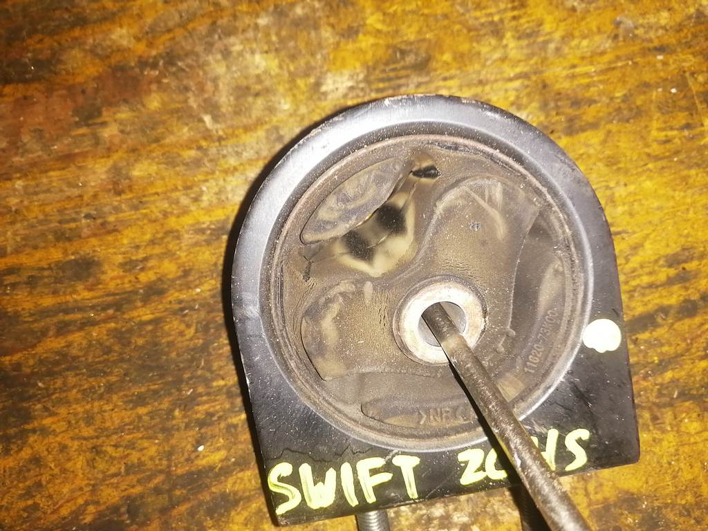 подушка двигателя Suzuki Swift