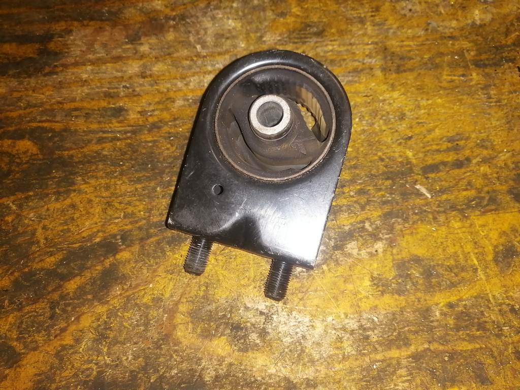 подушка двигателя Mazda MPV