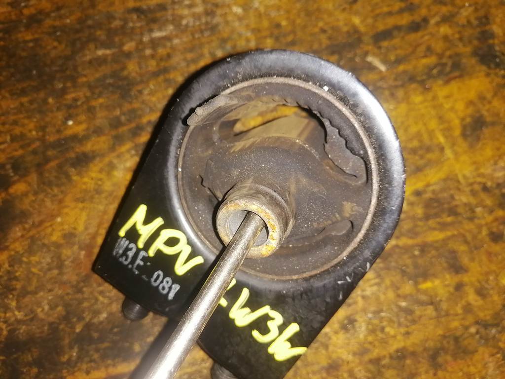 подушка двигателя Mazda MPV