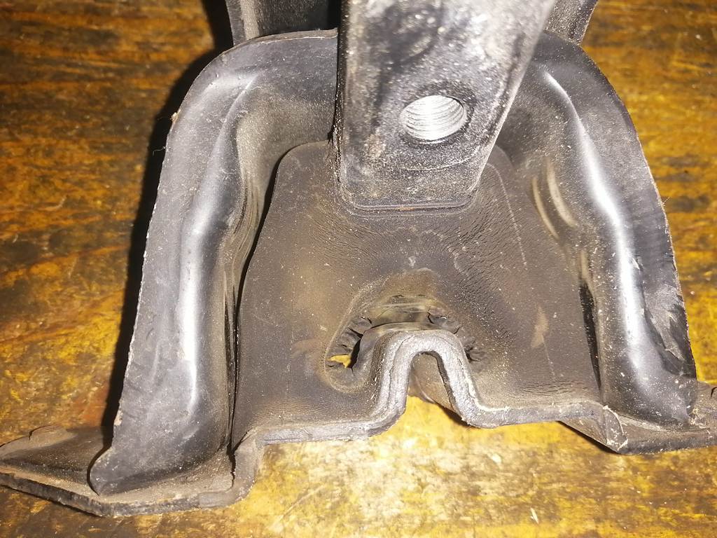 подушка двигателя Toyota Passo