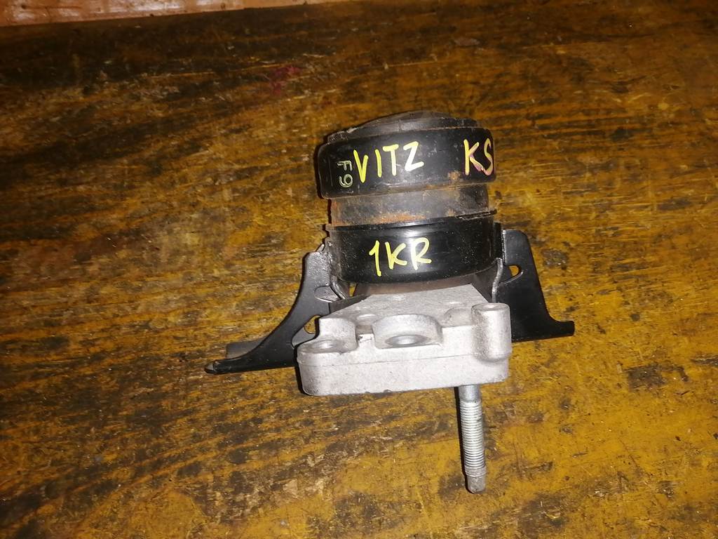 подушка двигателя Toyota Vitz