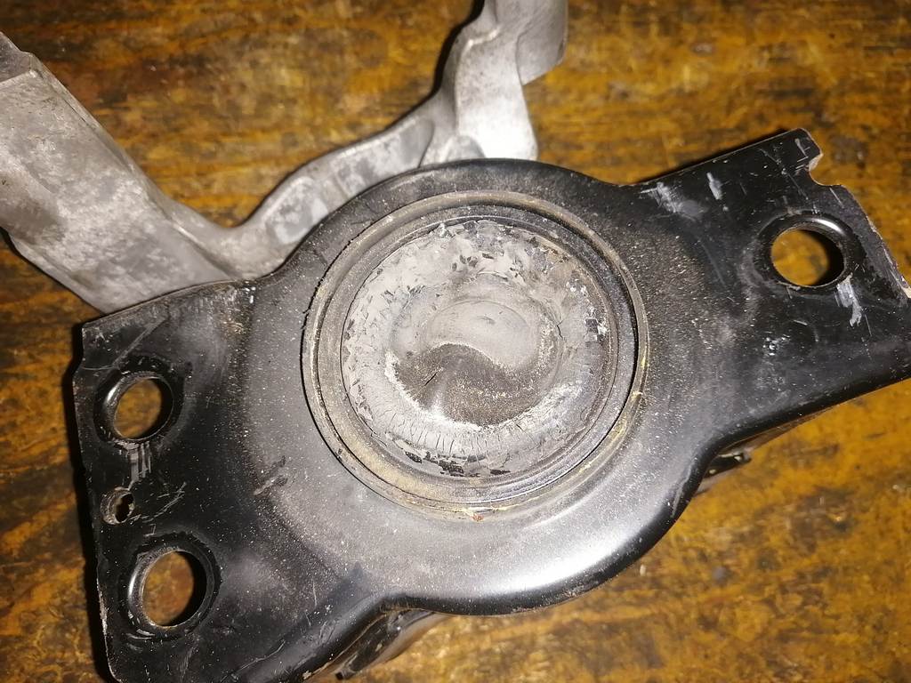 подушка двигателя Nissan Dualis