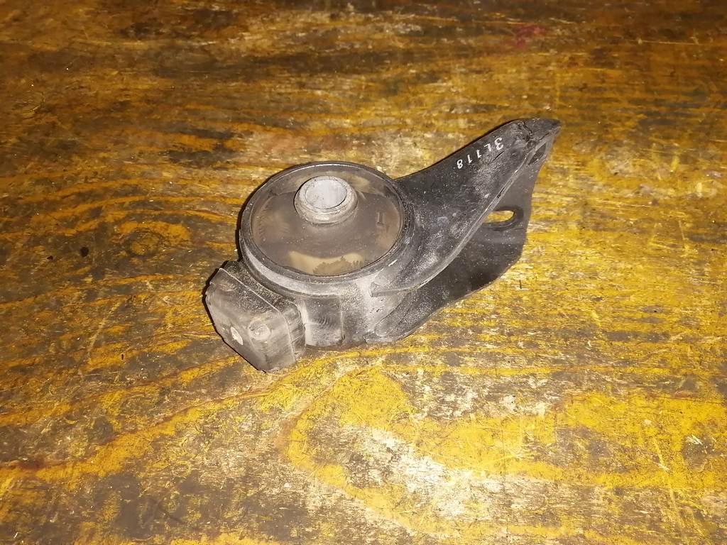 подушка двигателя Mazda MPV
