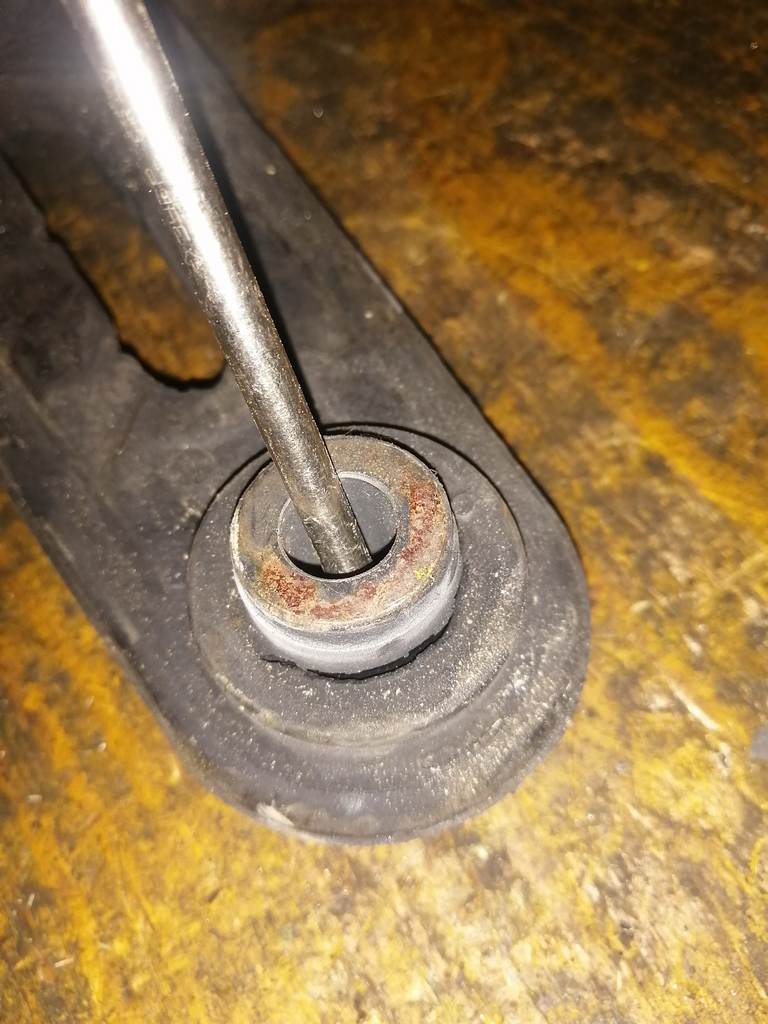 подушка двигателя Nissan March