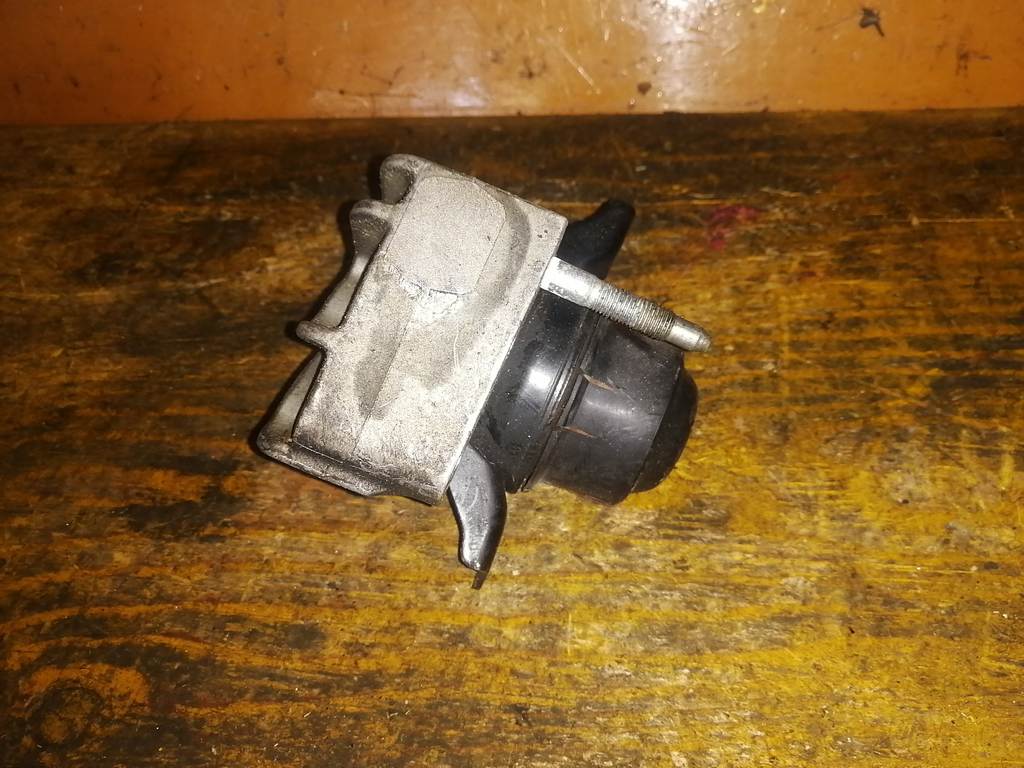 подушка двигателя Toyota Passo