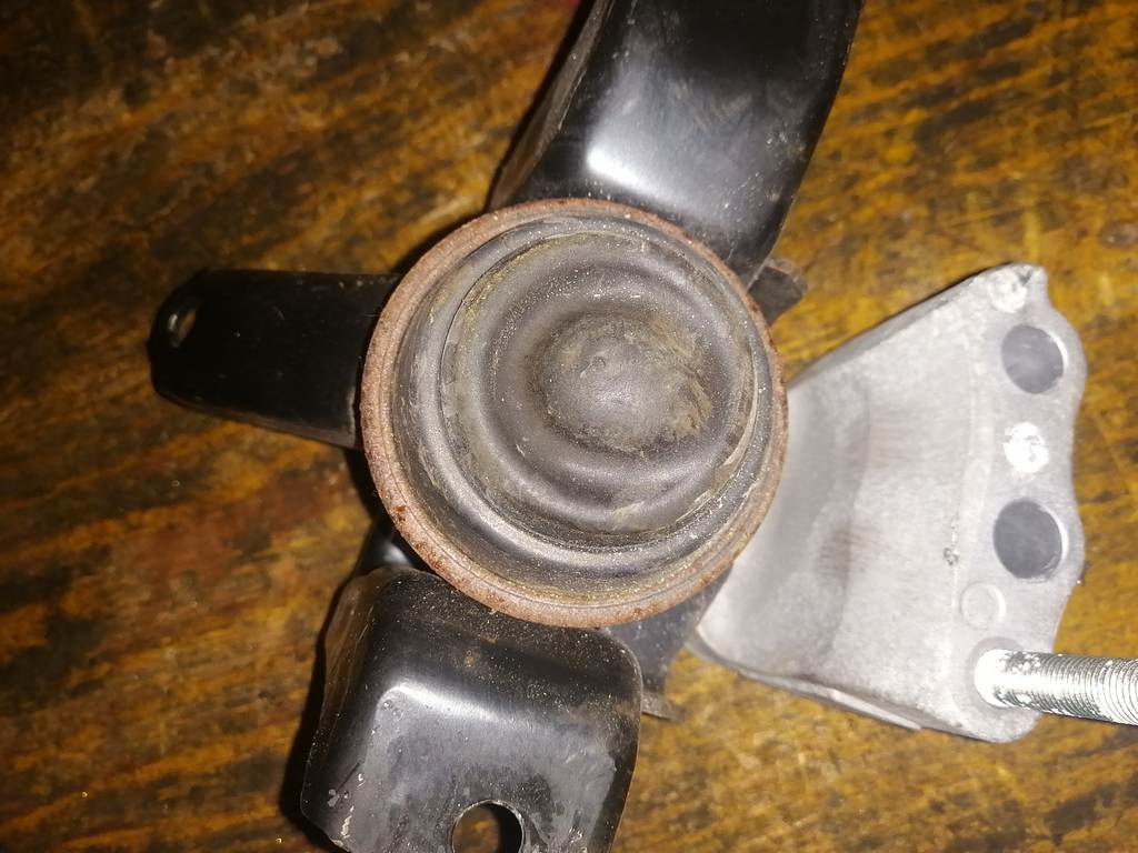 подушка двигателя Toyota Passo