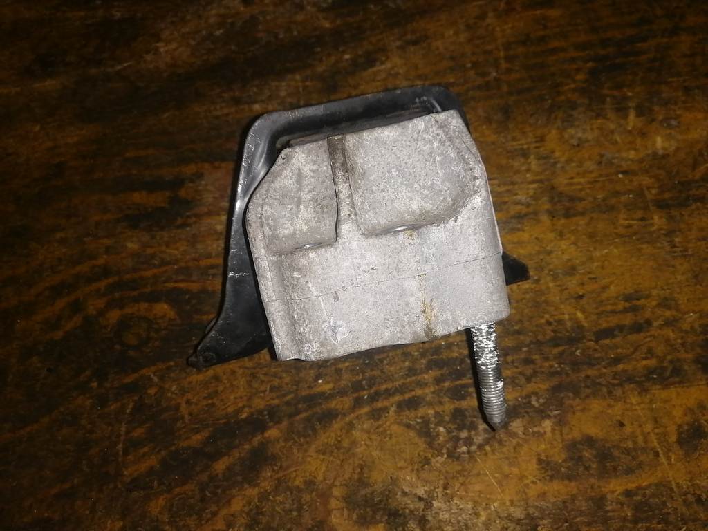 подушка двигателя Toyota Passo