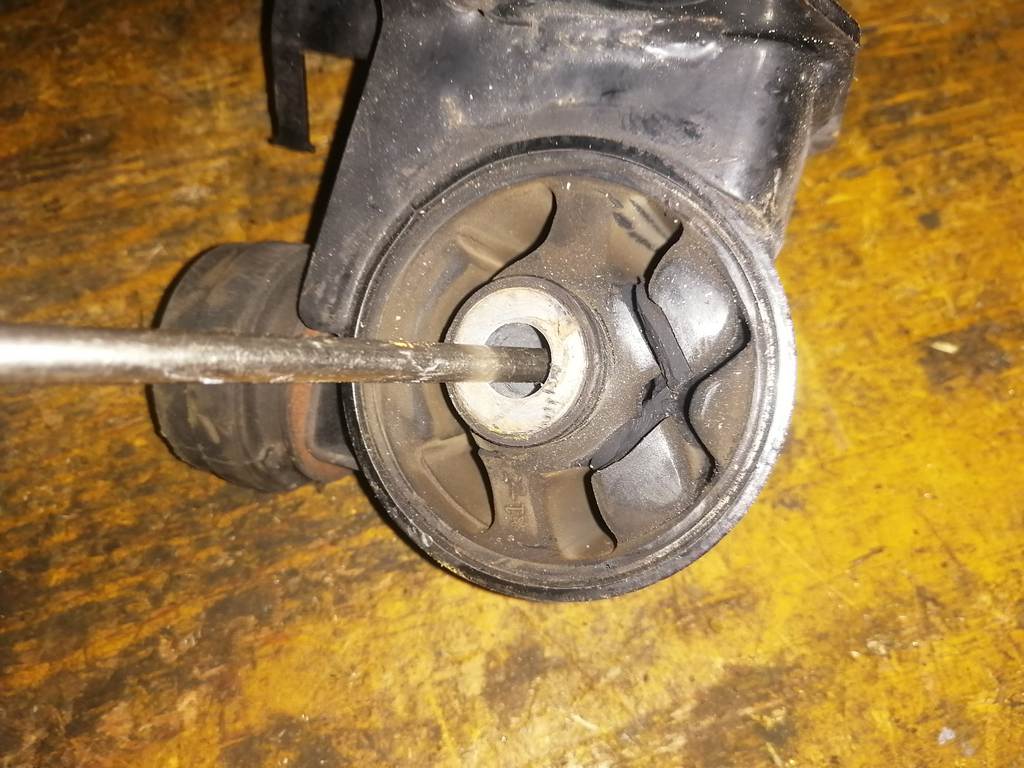 подушка двигателя Mazda MPV