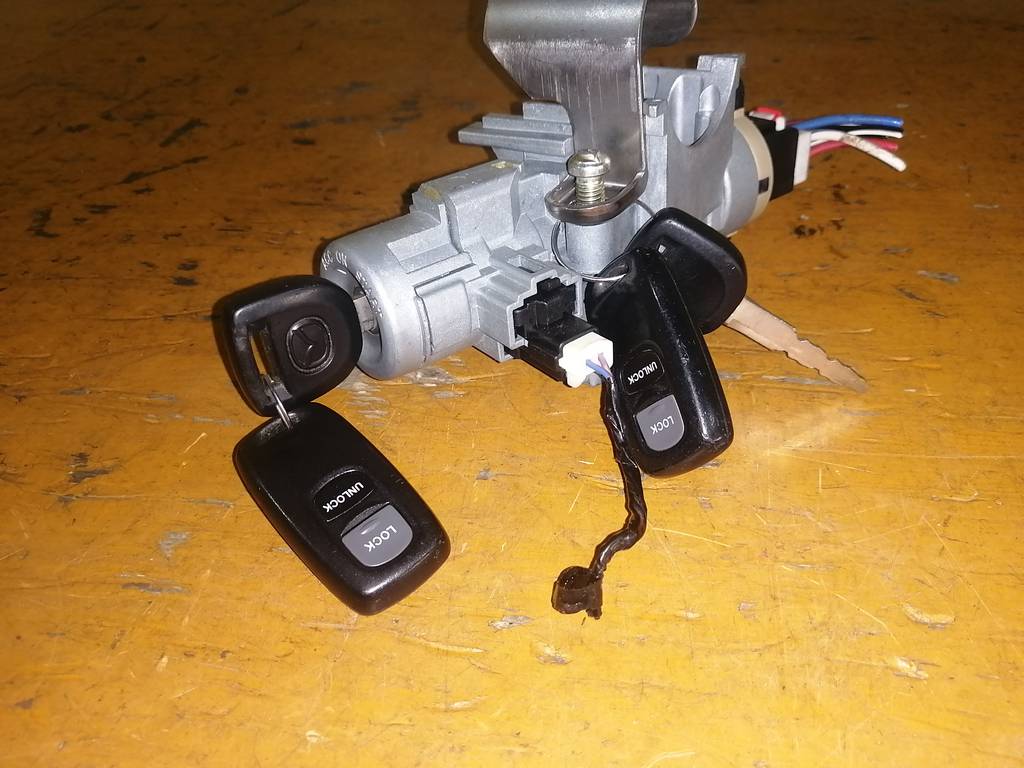 замок зажигания Mazda Demio