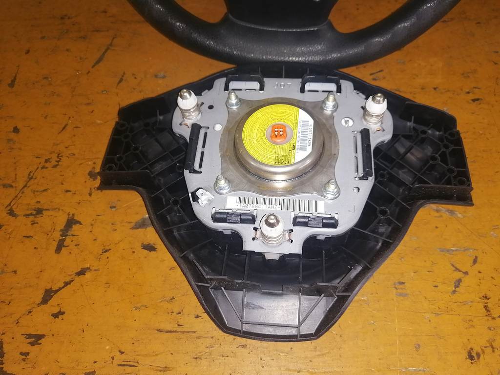 airbag водительский Toyota Vitz