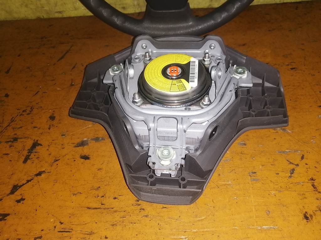 airbag водительский Toyota Vitz