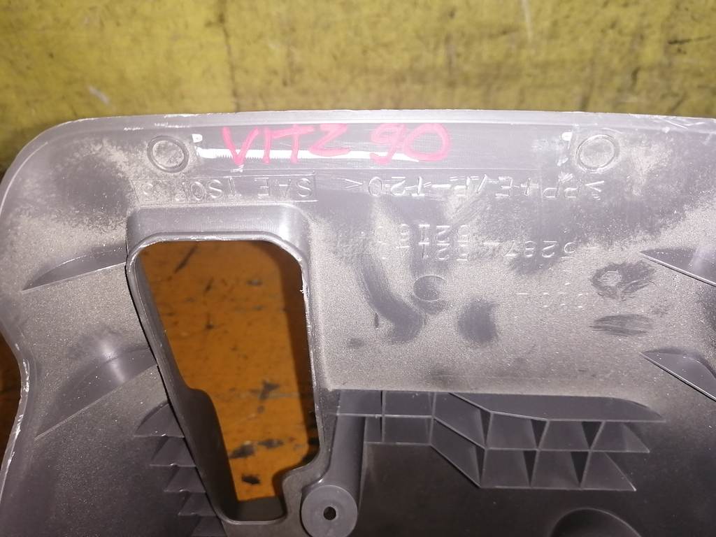 кожух рулевой колонки Toyota Vitz