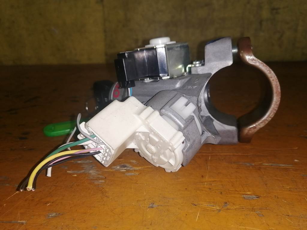 замок зажигания Toyota Vitz