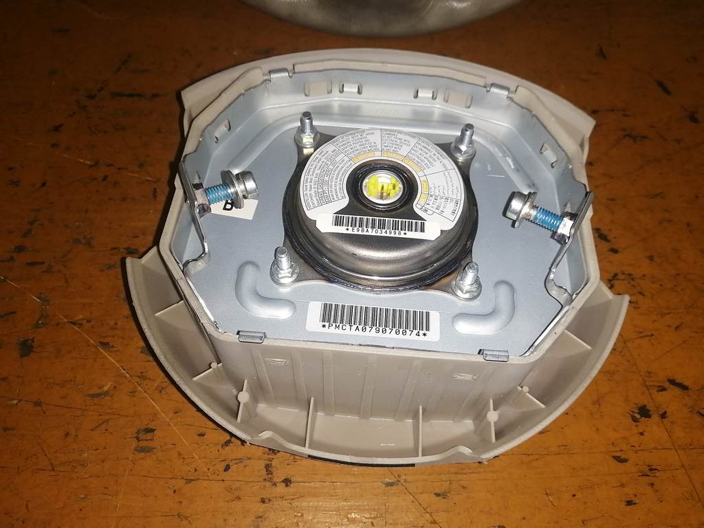 airbag водительский Nissan March