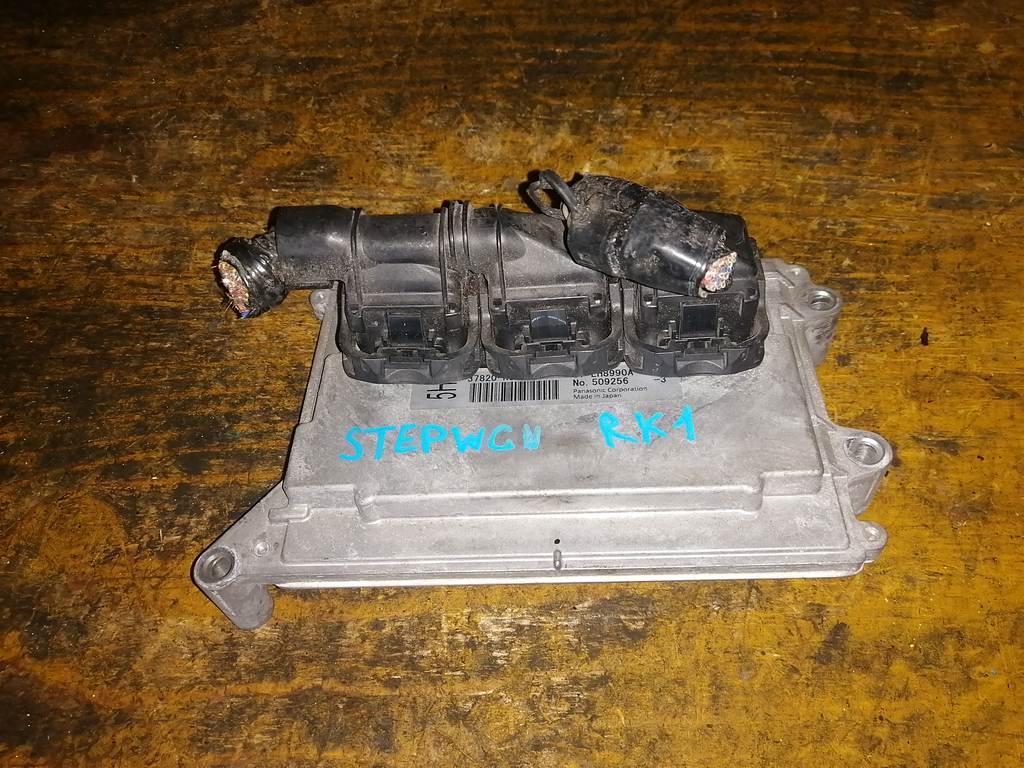блок управления двс Honda Stepwgn