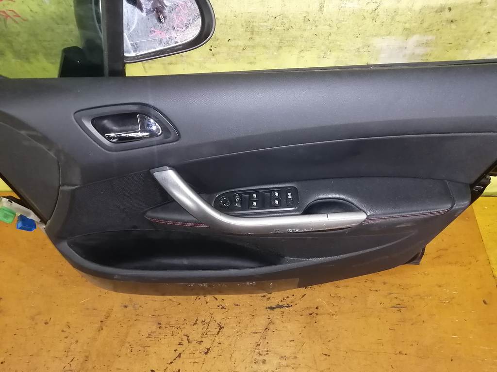 дверь Peugeot 308