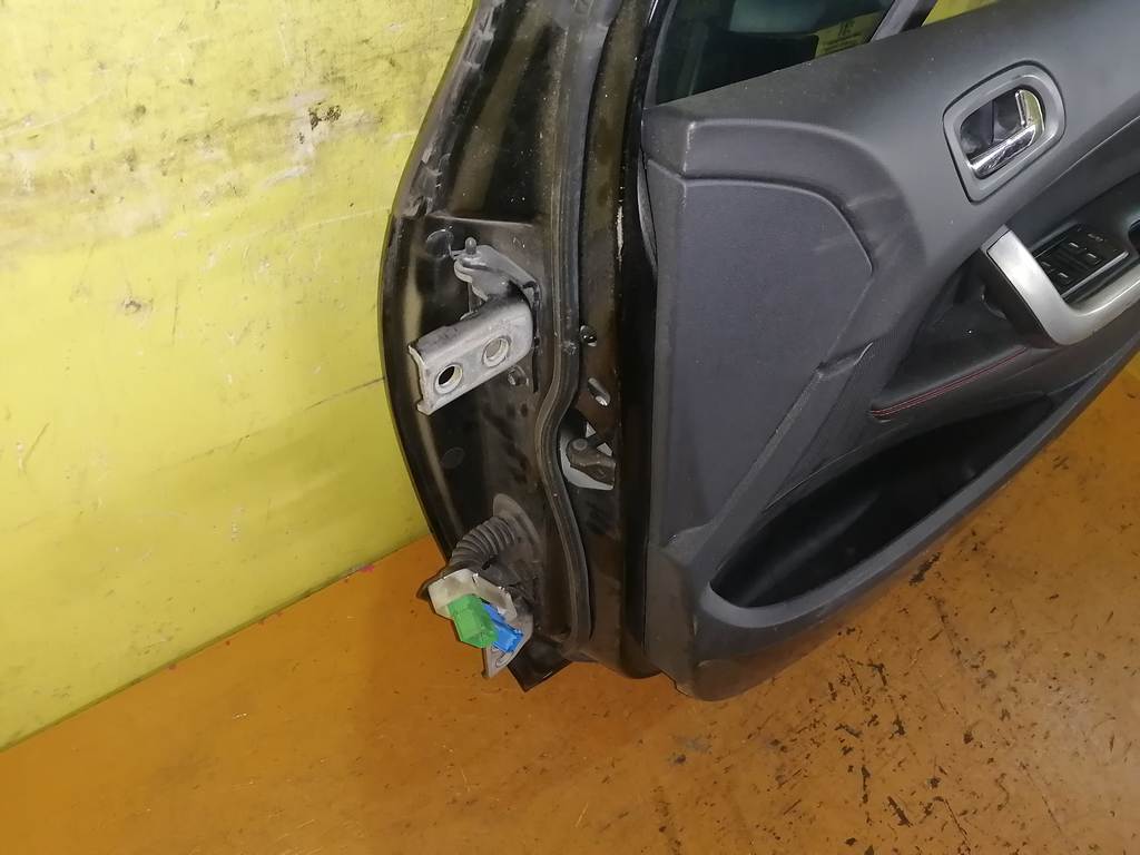 дверь Peugeot 308