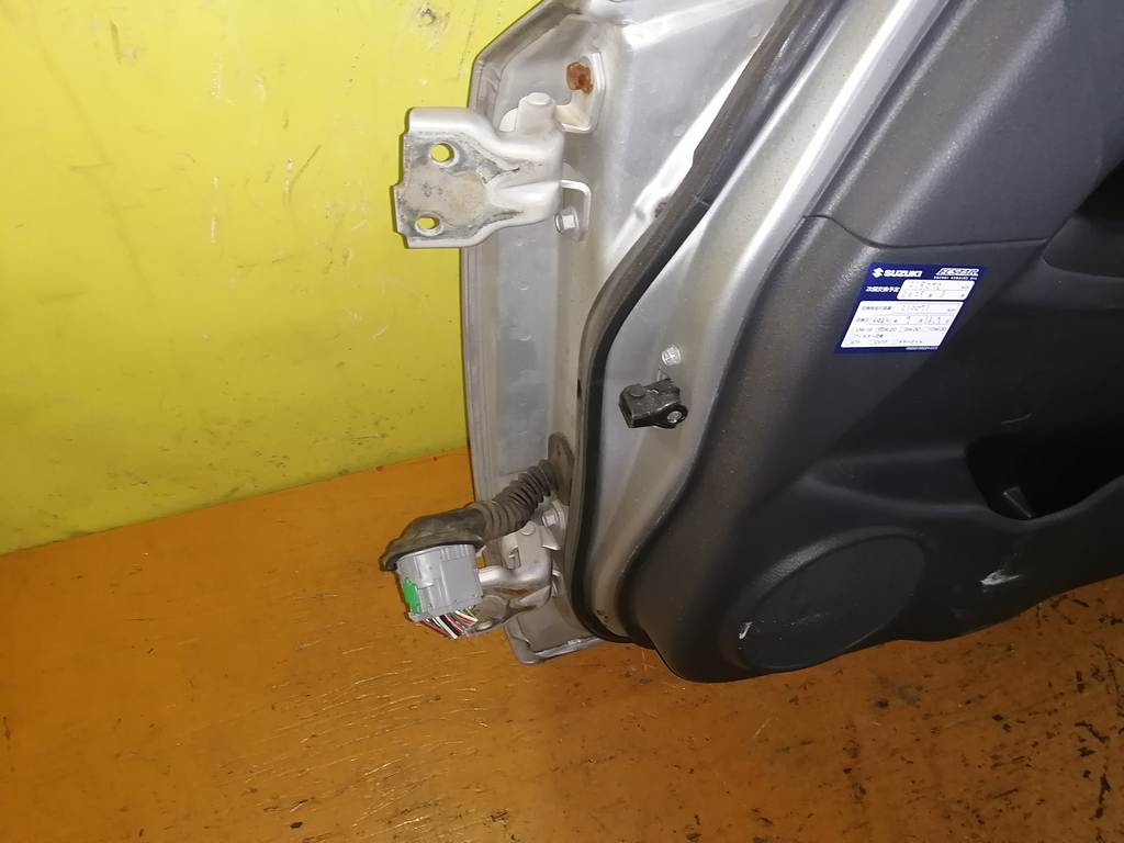 дверь Suzuki SX4