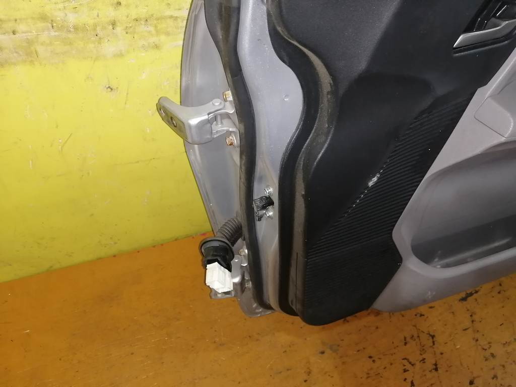 дверь Honda Freed