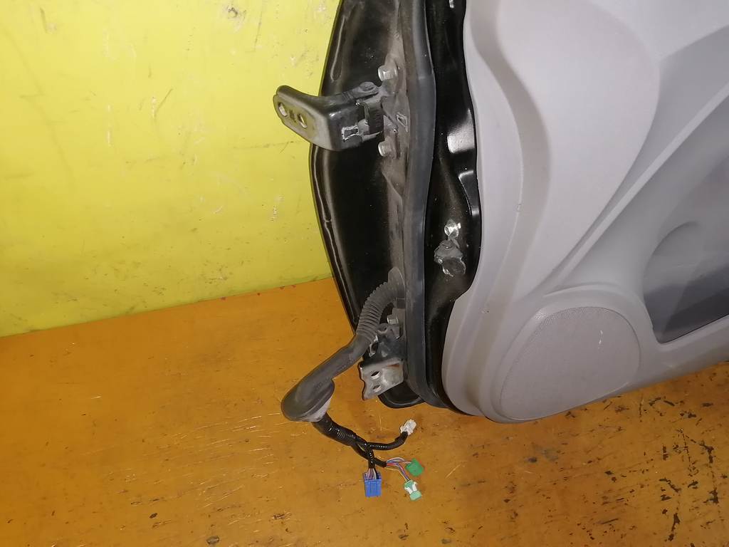 дверь Honda Insight