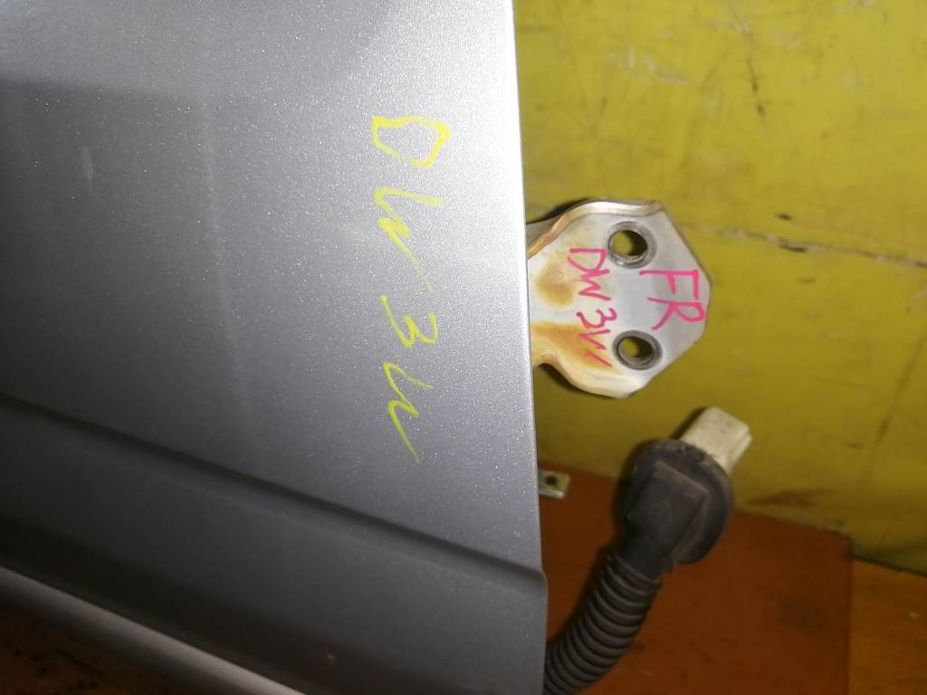 дверь Mazda Demio