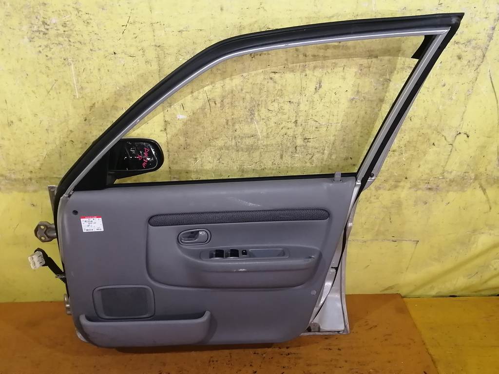 дверь Mazda Demio
