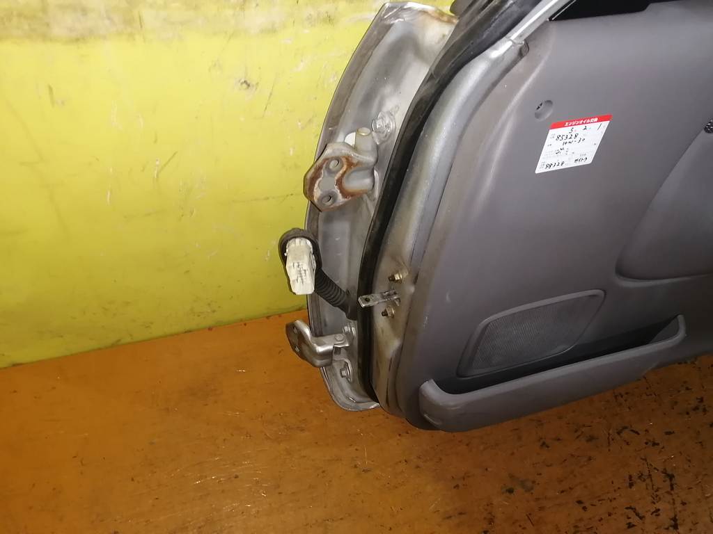 дверь Mazda Demio