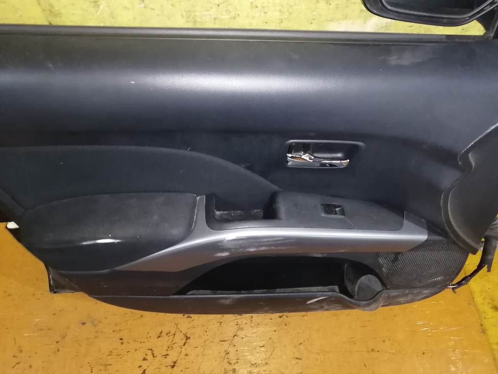 дверь Mitsubishi Outlander
