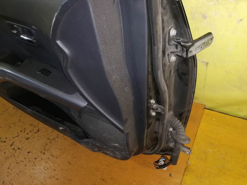 дверь Mitsubishi Outlander