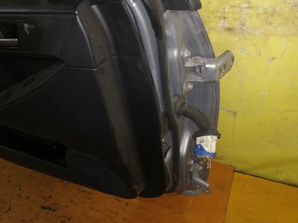 дверь Mazda Axela