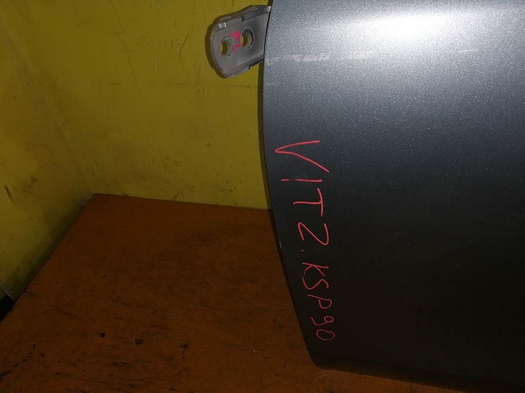 дверь Toyota Vitz