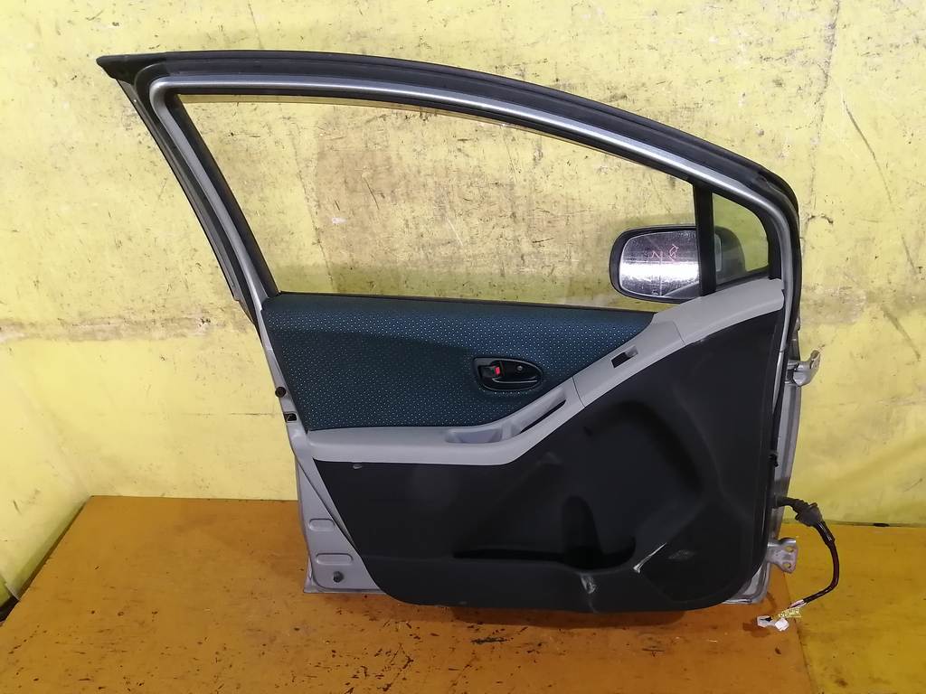 дверь Toyota Vitz