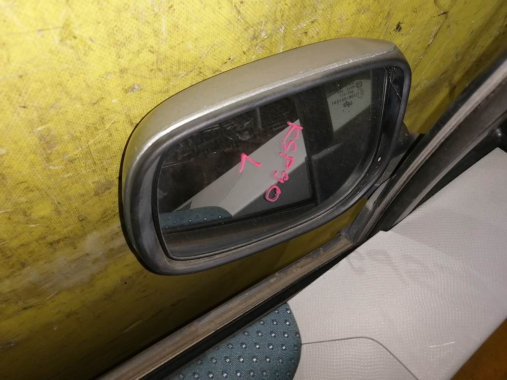 зеркало Toyota Vitz