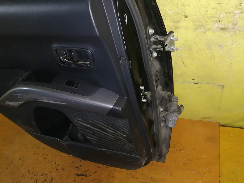 дверь Mitsubishi Outlander