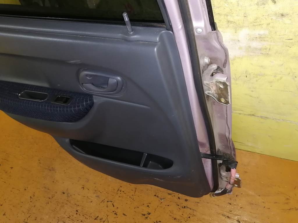 дверь Suzuki Swift