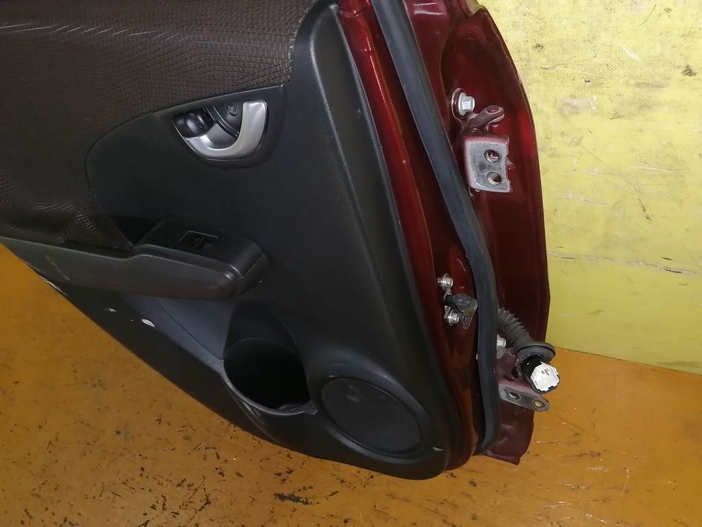 дверь Honda Fit Shuttle