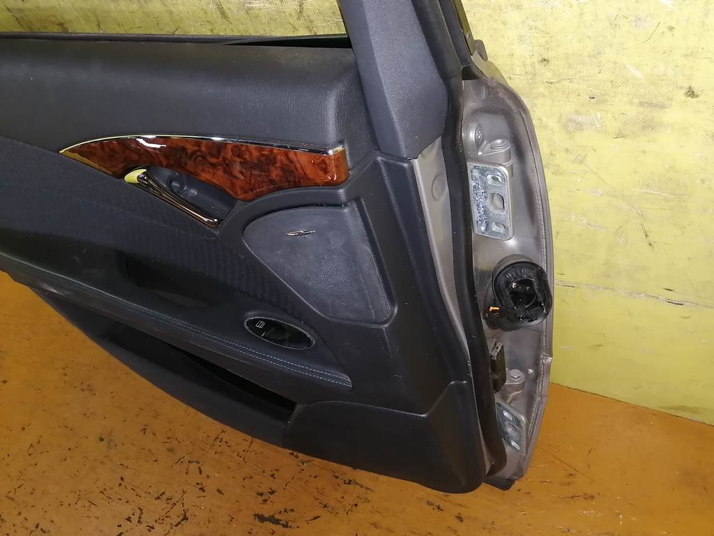 дверь Mercedes-Benz E-Class