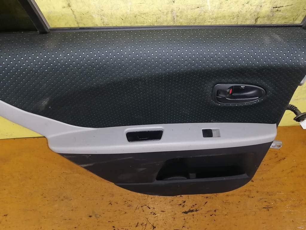 дверь Toyota Vitz