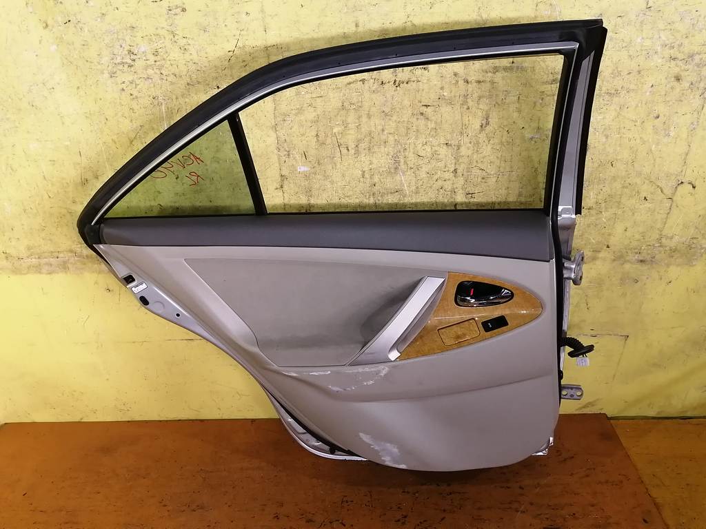 дверь Toyota Camry