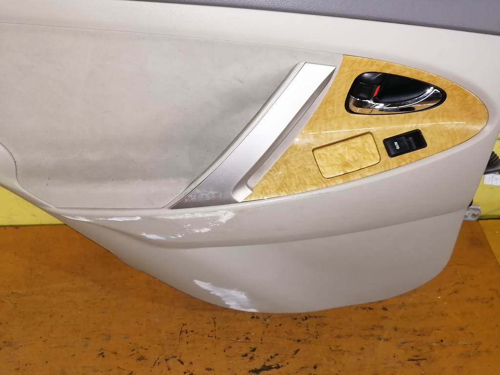 дверь Toyota Camry