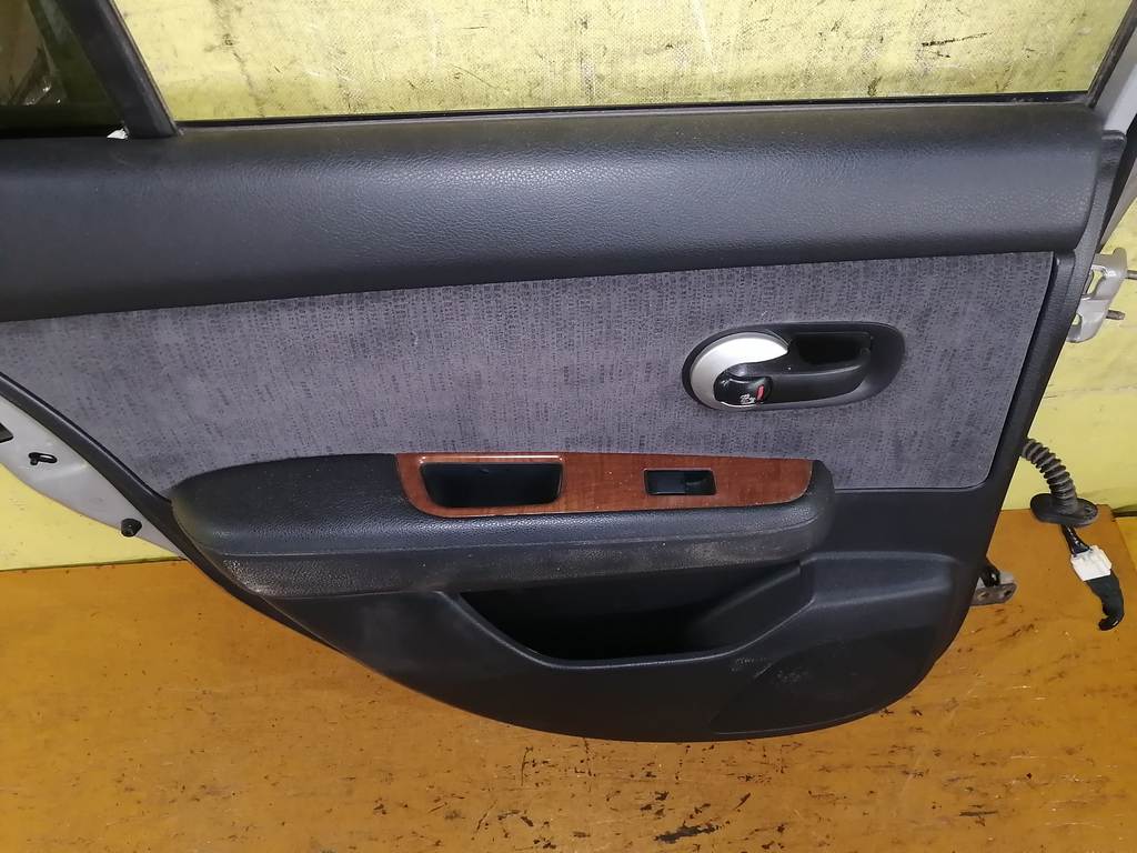 дверь Nissan Tiida Latio